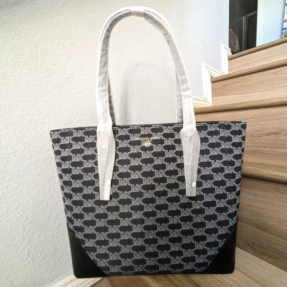 NWT Michael Kors Aria Large Signature Logo Jacquard Tote Bag Black Combo